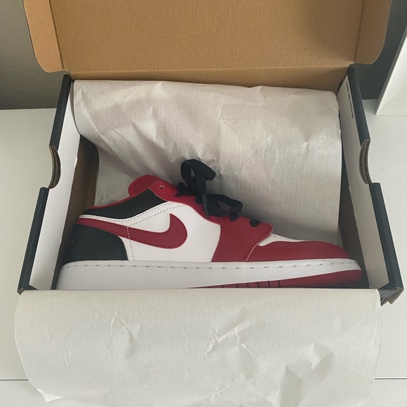 Air Jordan 1 Low - White/Gym Red - Picture 7 of 9
